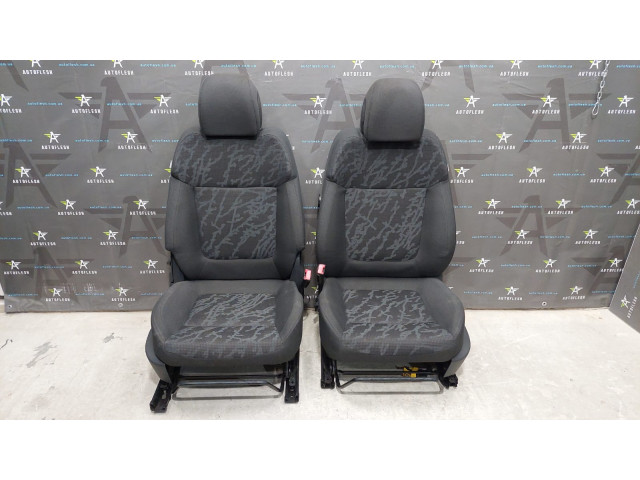 Сидіння передні 8906ZA, 8906YZ, 8906YQ, 8906YR Peugeot 3008 пежо бу
